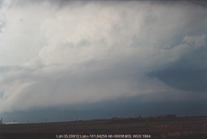 20010529jd06_thunderstorm_updrafts_amarillo_texas_usa