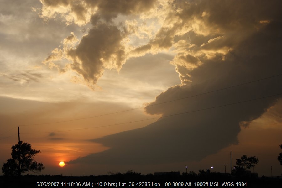 20070504jd41_thunderstorm_updrafts_e_of_woodward_oklahoma_usa