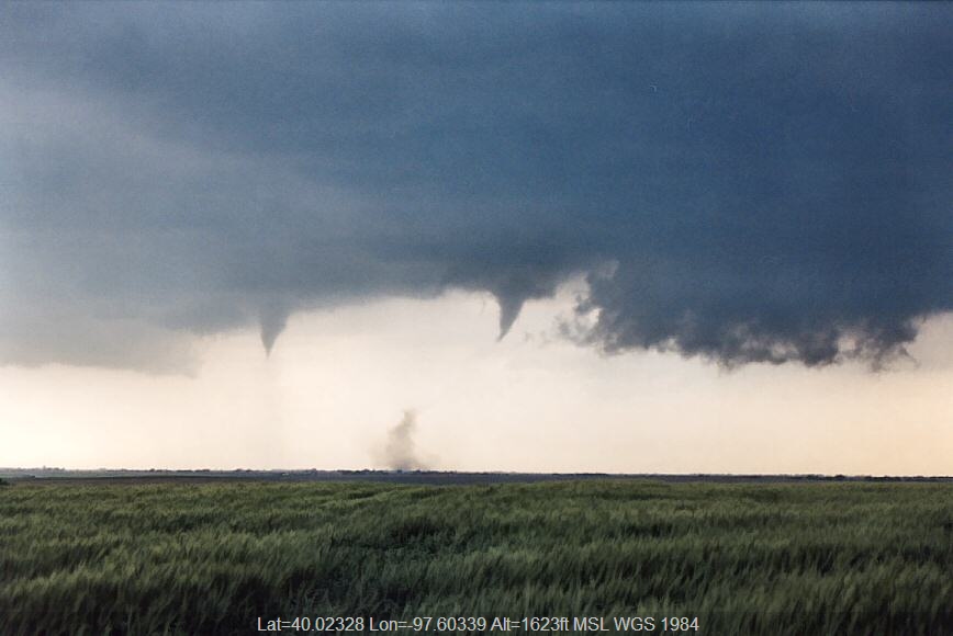 20040524jd02_funnel_tornado_waterspout_w_of_chester_nebraska_usa