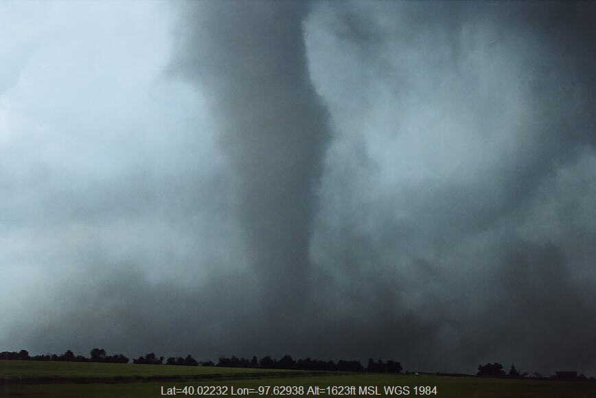 20040524jd08_funnel_tornado_waterspout_w_of_chester_nebraska_usa