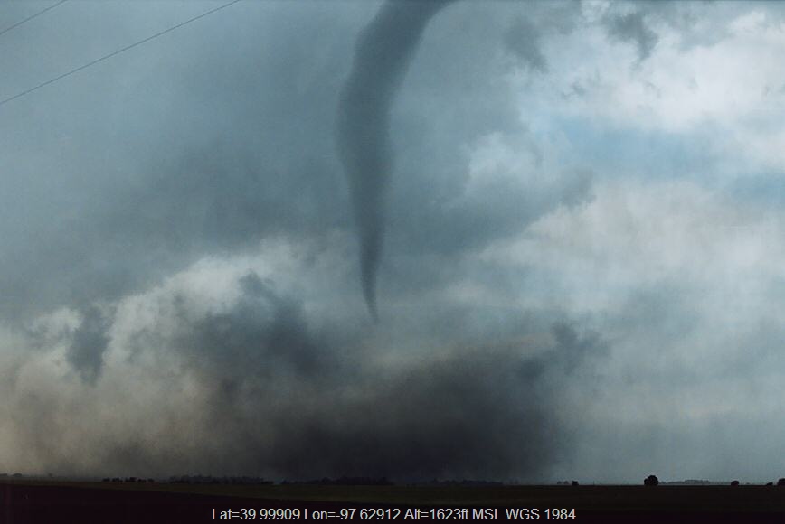 20040524jd09_funnel_tornado_waterspout_w_of_chester_nebraska_usa