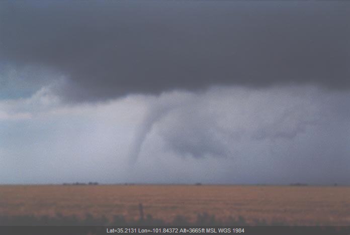 20010529jd15_thunderstorm_wall_cloud_n_of_amarillo_texas_usa