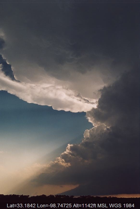 20030612jd23_thunderstorm_wall_cloud_near_newcastle_texas_usa
