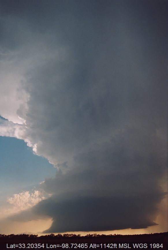20030612jd25_thunderstorm_wall_cloud_near_newcastle_texas_usa