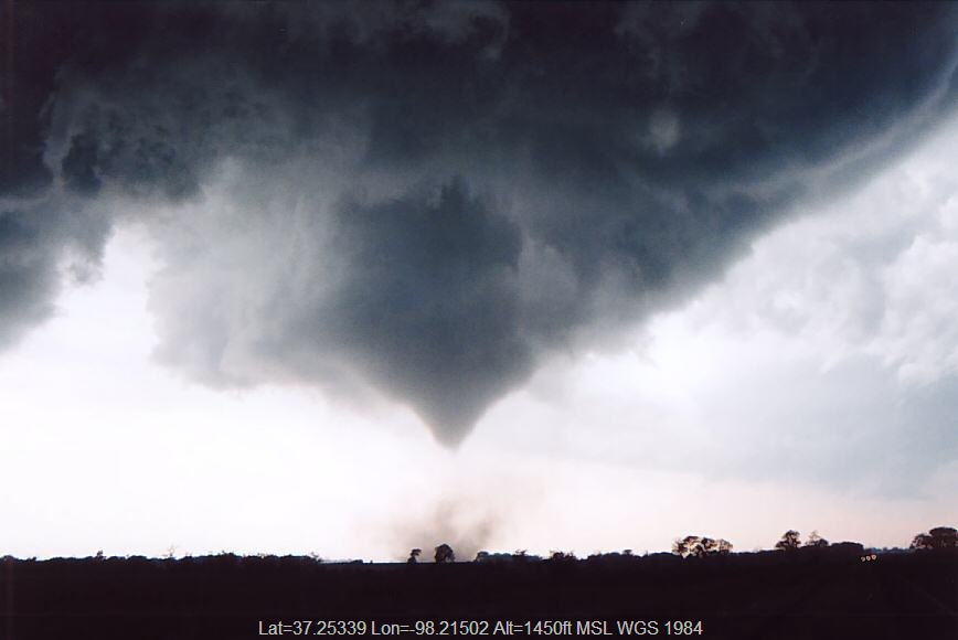 20040512jd21_thunderstorm_wall_cloud_attica_kansas_usa