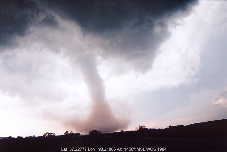 20040512jd26_thunderstorm_wall_cloud_attica_kansas_usa
