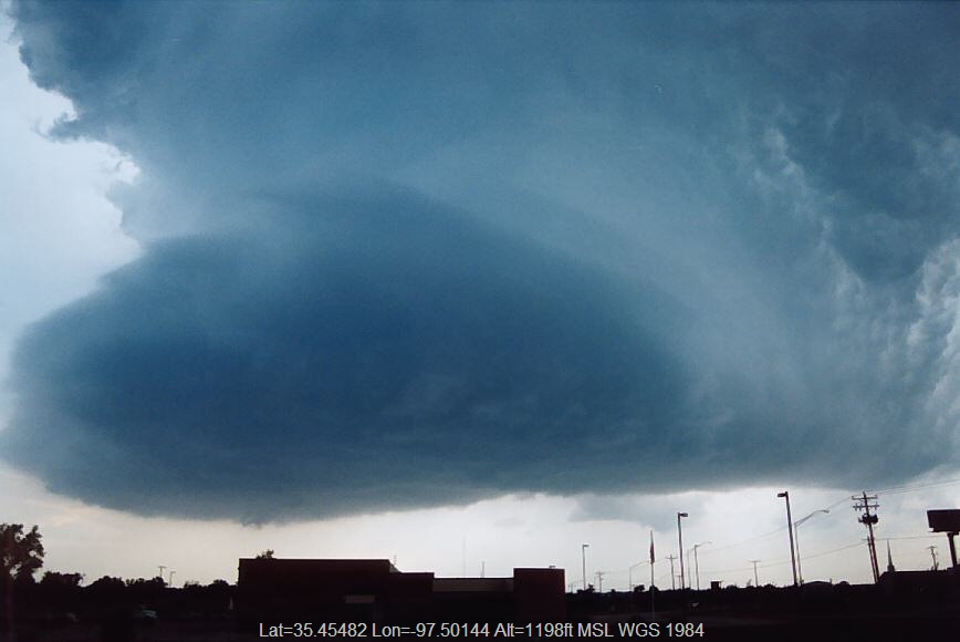 20040526jd04_thunderstorm_wall_cloud_minco_w_of_oklahoma_city_oklahoma_usa