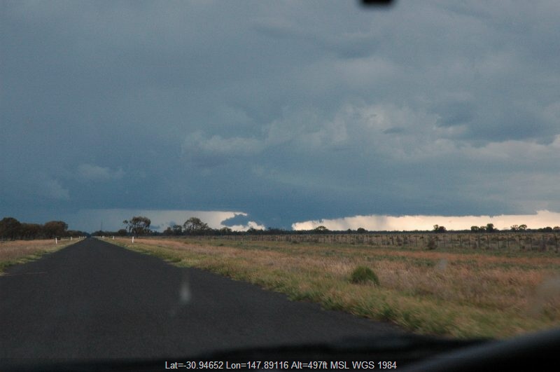 20041207mb18_thunderstorm_wall_cloud_e_of_quambone_nsw