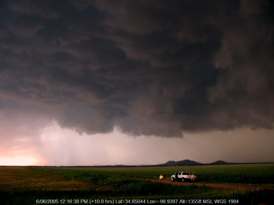 20050605jd22_thunderstorm_wall_cloud_near_snyder_oklahoma_usa