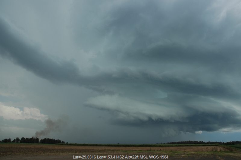 20051217mb031_thunderstorm_wall_cloud_w_of_broadwater_nsw
