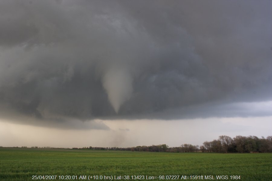 20070424jd28_thunderstorm_wall_cloud_nickerson_kansas_usa
