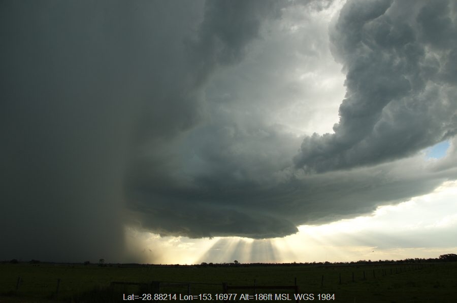 20081210mb37_thunderstorm_wall_cloud_mckees_hill_nsw