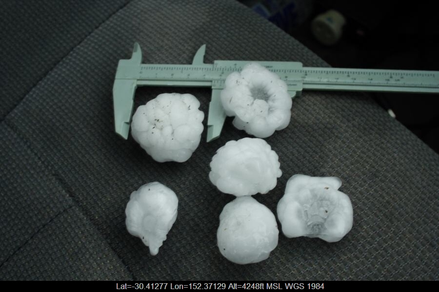 20061127jd20_hail_stones_wnw_of_ebor_nsw