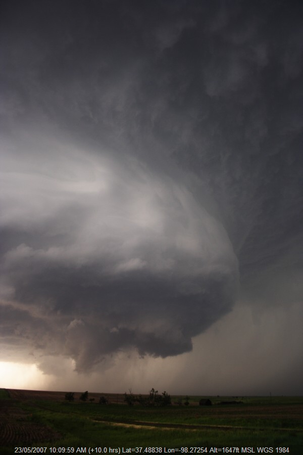 20070522jd096_precipitation_cascade_e_of_st_peters_kansas_usa