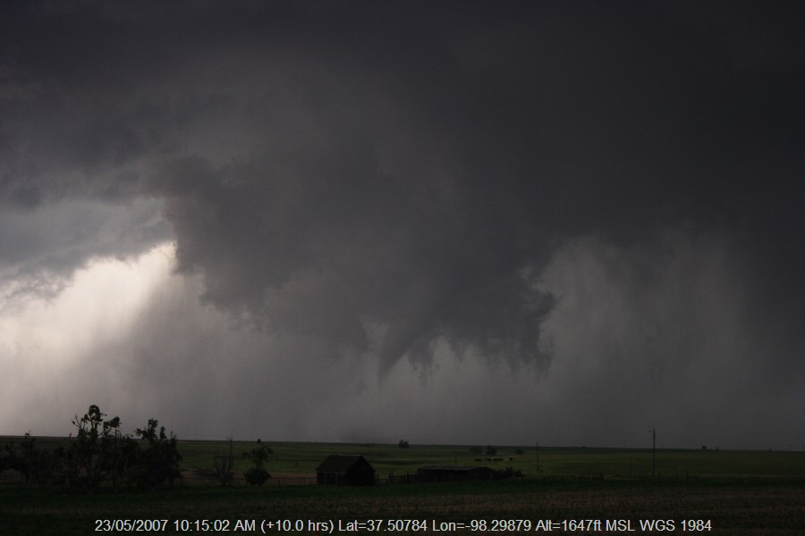 20070522jd106_precipitation_cascade_e_of_st_peters_kansas_usa