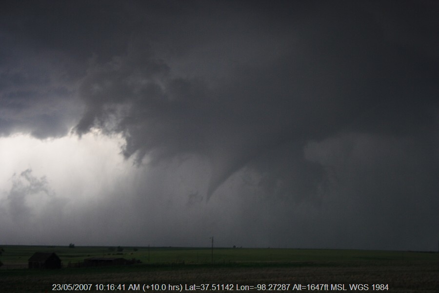 20070522jd108_precipitation_cascade_e_of_st_peters_kansas_usa