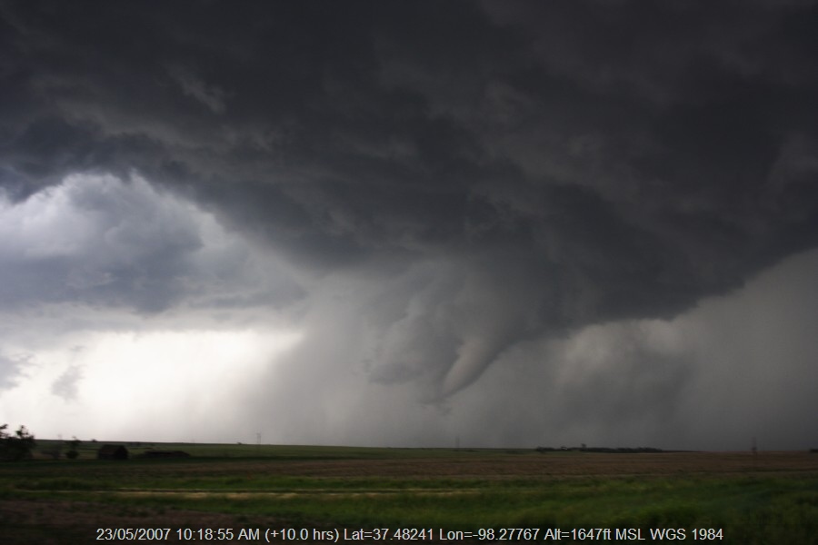 20070522jd113_precipitation_cascade_e_of_st_peters_kansas_usa