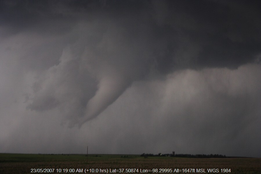 20070522jd114_precipitation_cascade_e_of_st_peters_kansas_usa