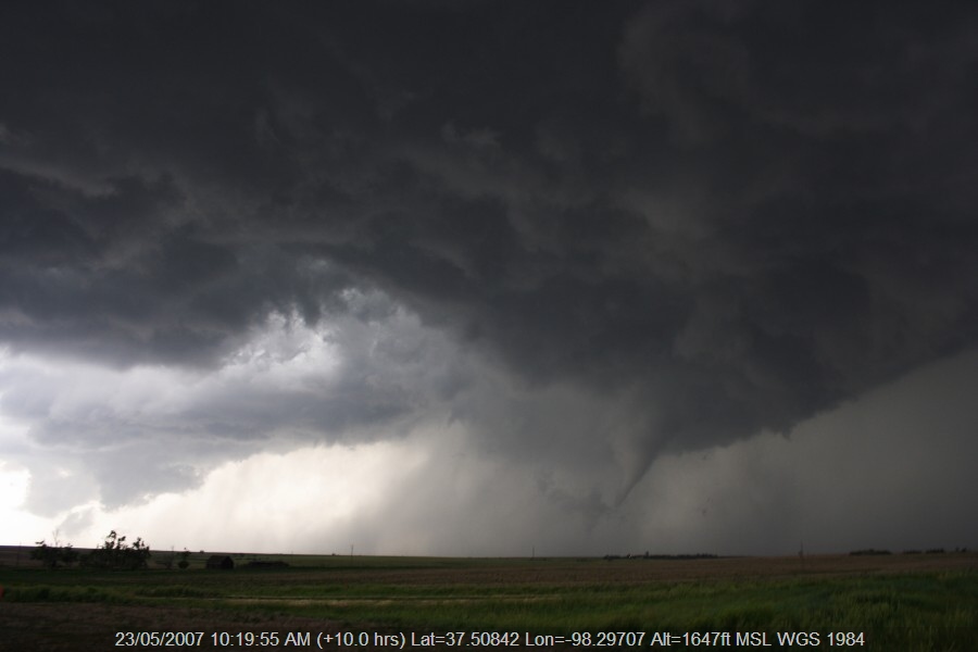 20070522jd116_precipitation_cascade_e_of_st_peters_kansas_usa