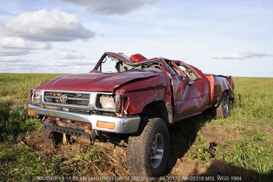 20070524jd29_storm_damage_near_greensburg_kansas_usa
