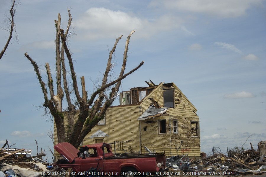 20070525jd007_storm_damage_greensburg_kansas_usa