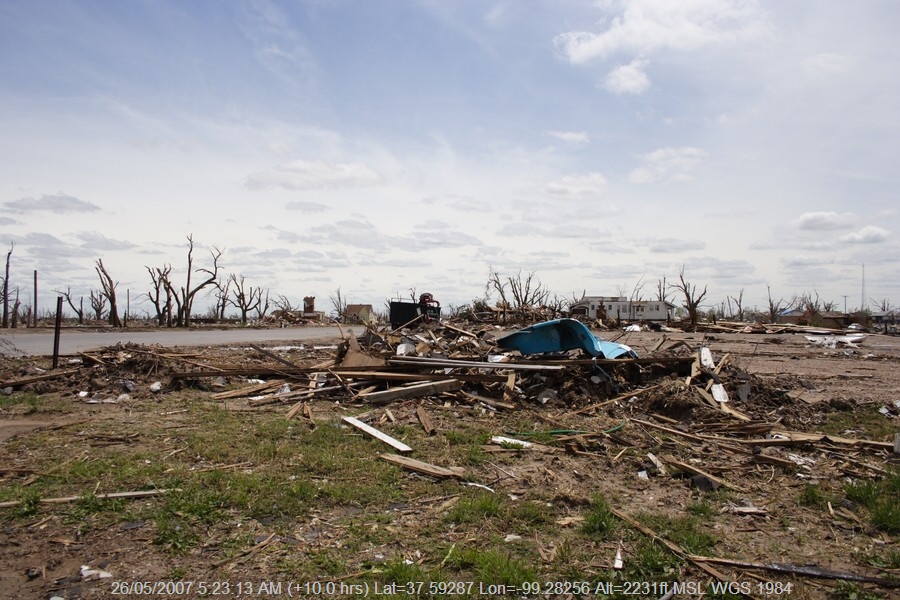 20070525jd012_storm_damage_greensburg_kansas_usa
