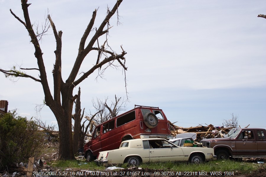 20070525jd025_storm_damage_greensburg_kansas_usa