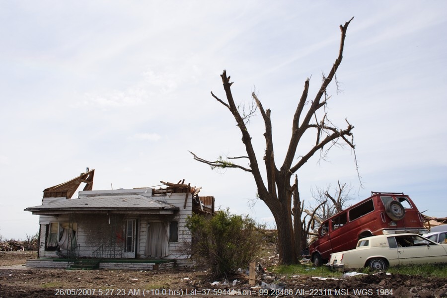 20070525jd026_storm_damage_greensburg_kansas_usa