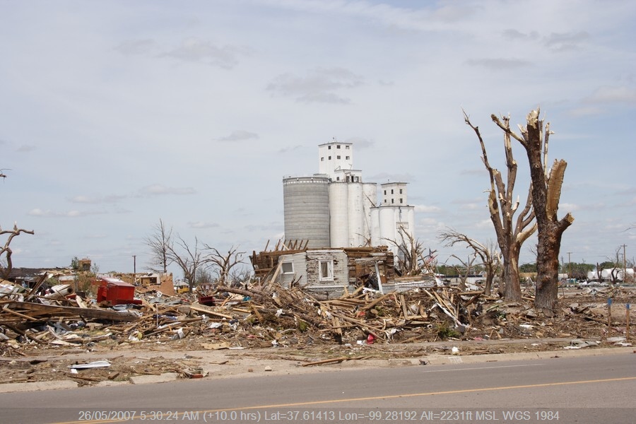 20070525jd038_storm_damage_greensburg_kansas_usa