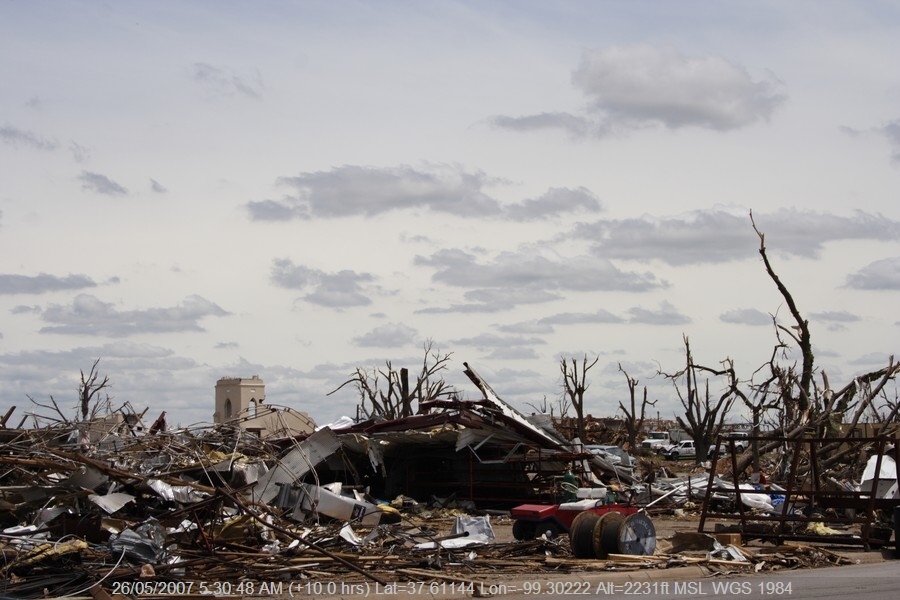 20070525jd043_storm_damage_greensburg_kansas_usa