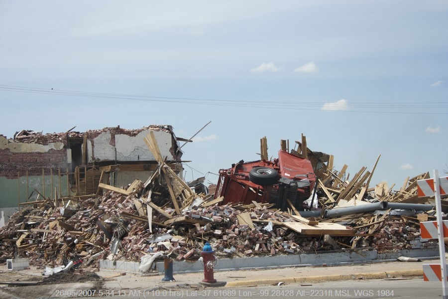 20070525jd051_storm_damage_greensburg_kansas_usa