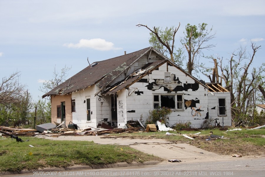 20070525jd062_storm_damage_greensburg_kansas_usa