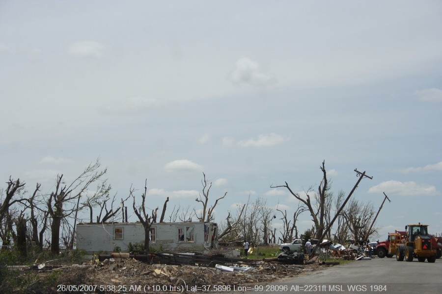 20070525jd064_storm_damage_greensburg_kansas_usa