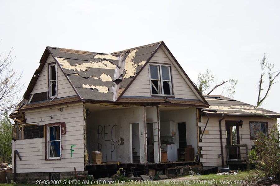 20070525jd084_storm_damage_greensburg_kansas_usa