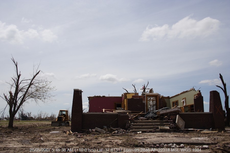 20070525jd088_storm_damage_greensburg_kansas_usa