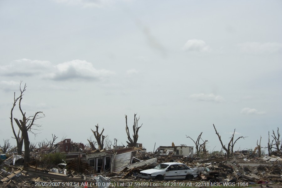 20070525jd094_storm_damage_greensburg_kansas_usa