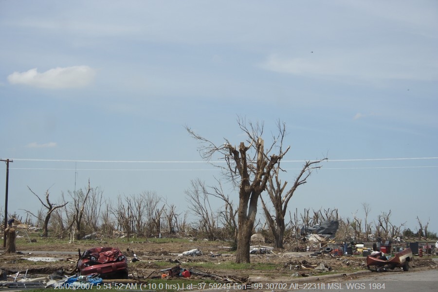 20070525jd097_storm_damage_greensburg_kansas_usa