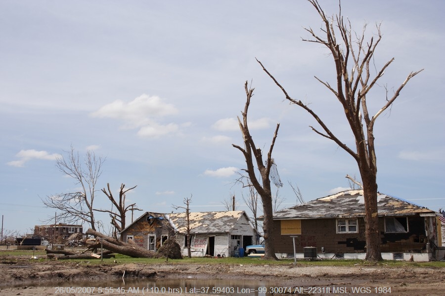 20070525jd117_storm_damage_greensburg_kansas_usa