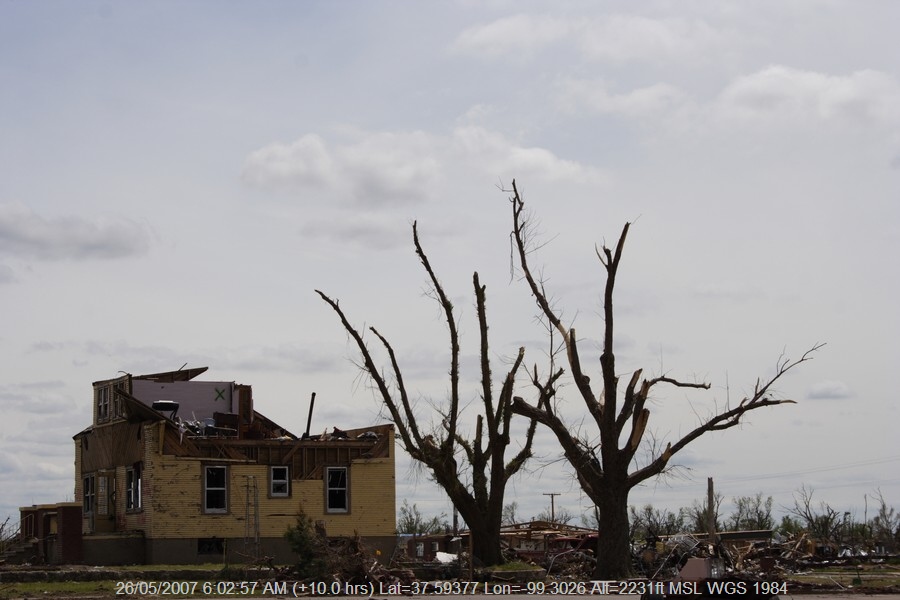 20070525jd142_storm_damage_greensburg_kansas_usa