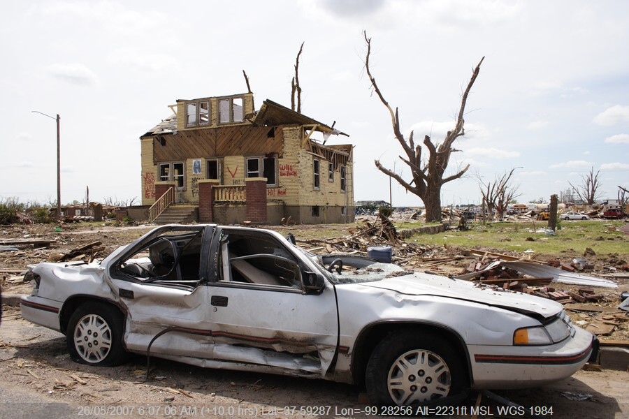 20070525jd157_storm_damage_greensburg_kansas_usa