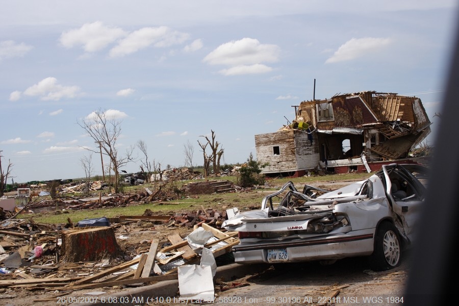20070525jd159_storm_damage_greensburg_kansas_usa