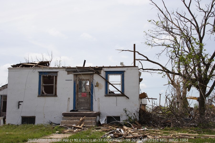 20070525jd188_storm_damage_greensburg_kansas_usa
