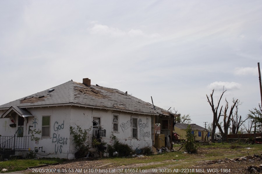 20070525jd189_storm_damage_greensburg_kansas_usa
