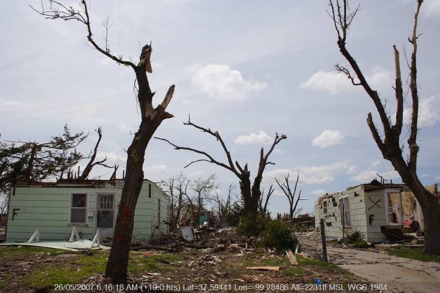 20070525jd191_storm_damage_greensburg_kansas_usa