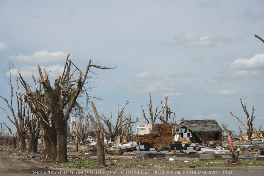 20070525jd246_storm_damage_greensburg_kansas_usa