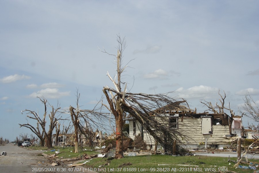 20070525jd251_storm_damage_greensburg_kansas_usa