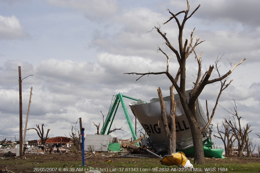 20070525jd265_storm_damage_greensburg_kansas_usa