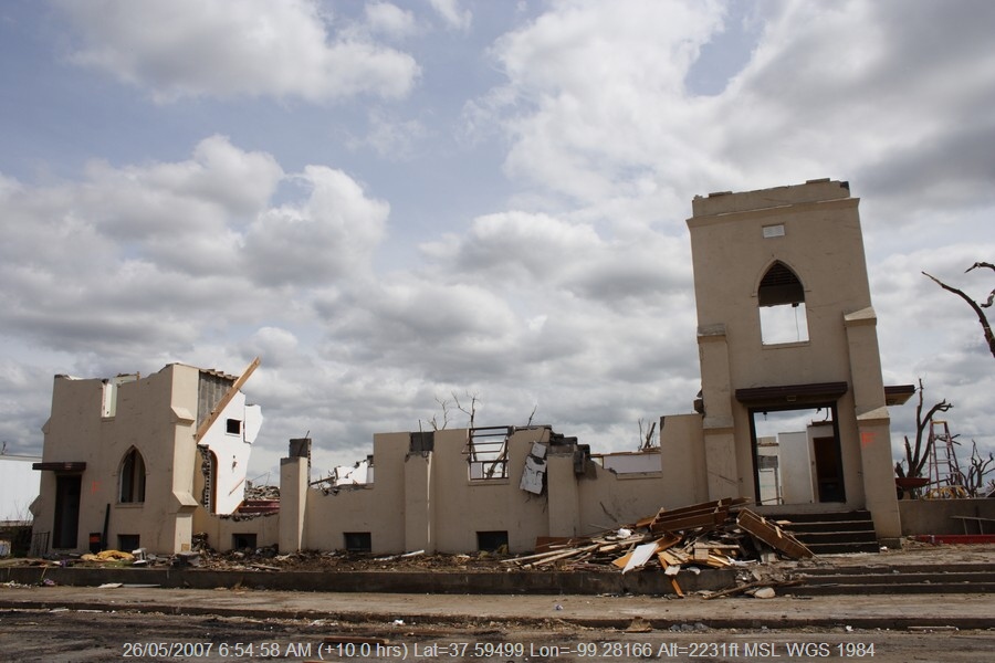 20070525jd277_storm_damage_greensburg_kansas_usa