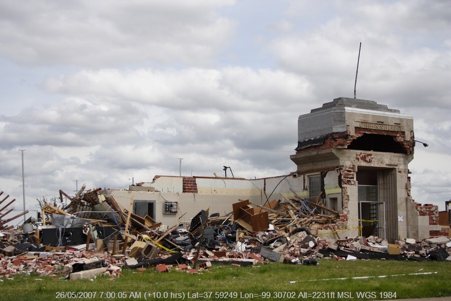 20070525jd294_storm_damage_greensburg_kansas_usa