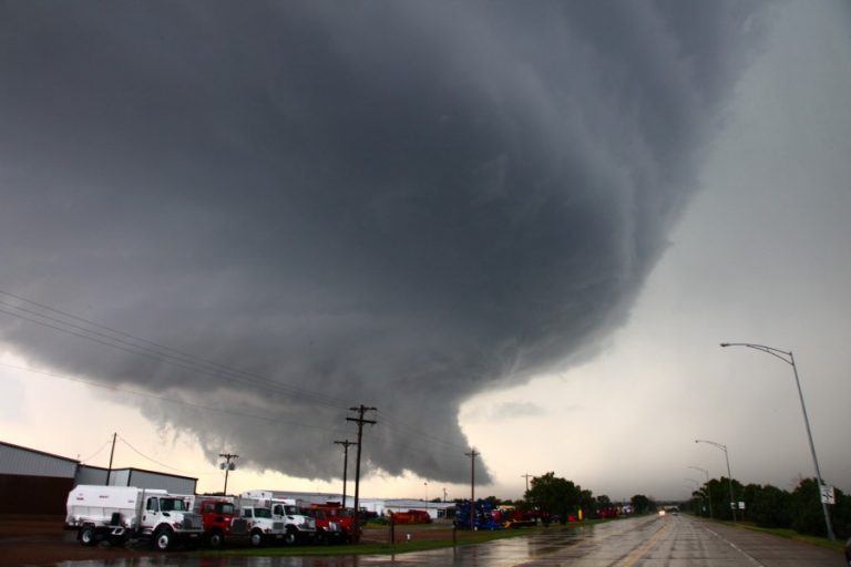 Incredible supercell structure - Extreme Storms